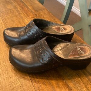 Dansko clogs size 39 (8.5 in US)
